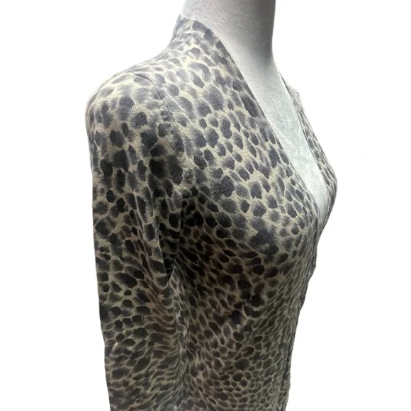 Ann Taylor. Sz XS. Silk Blend. Cheetah Print Cardigan. Excellent Condition 🤩🤩 - Picture 8 of 14
